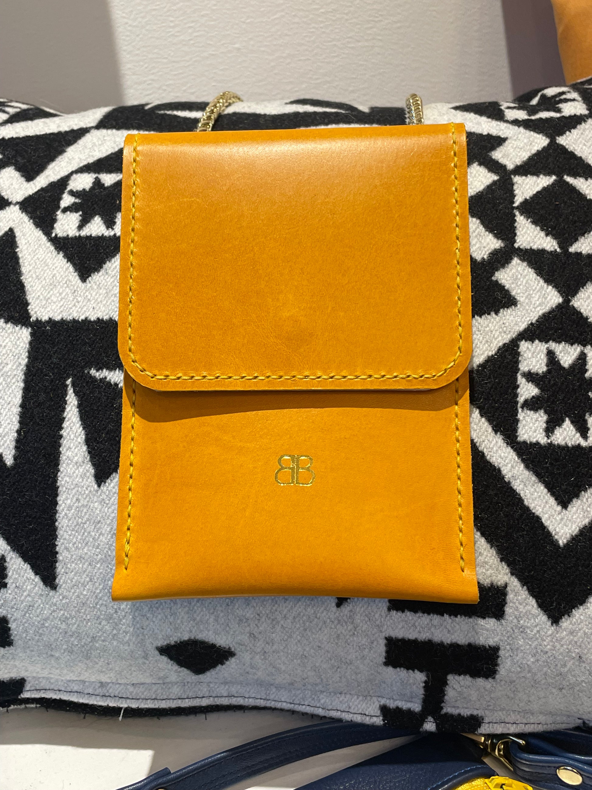 Iphone Carrier image 0